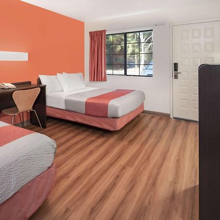 Motel 6-Thousand Oaks, Ca Ньюбери-Парк Экстерьер фото