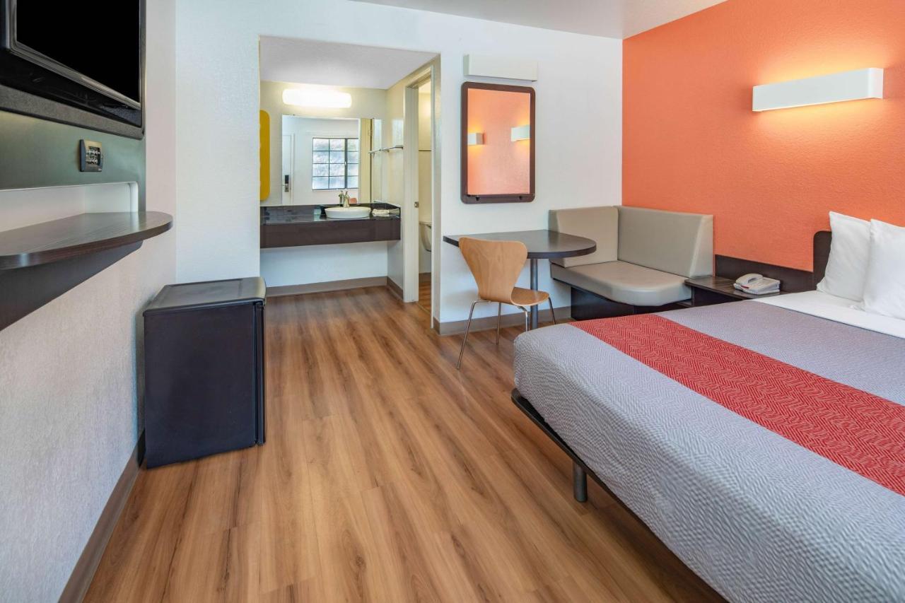 Motel 6-Thousand Oaks, Ca Ньюбери-Парк Экстерьер фото