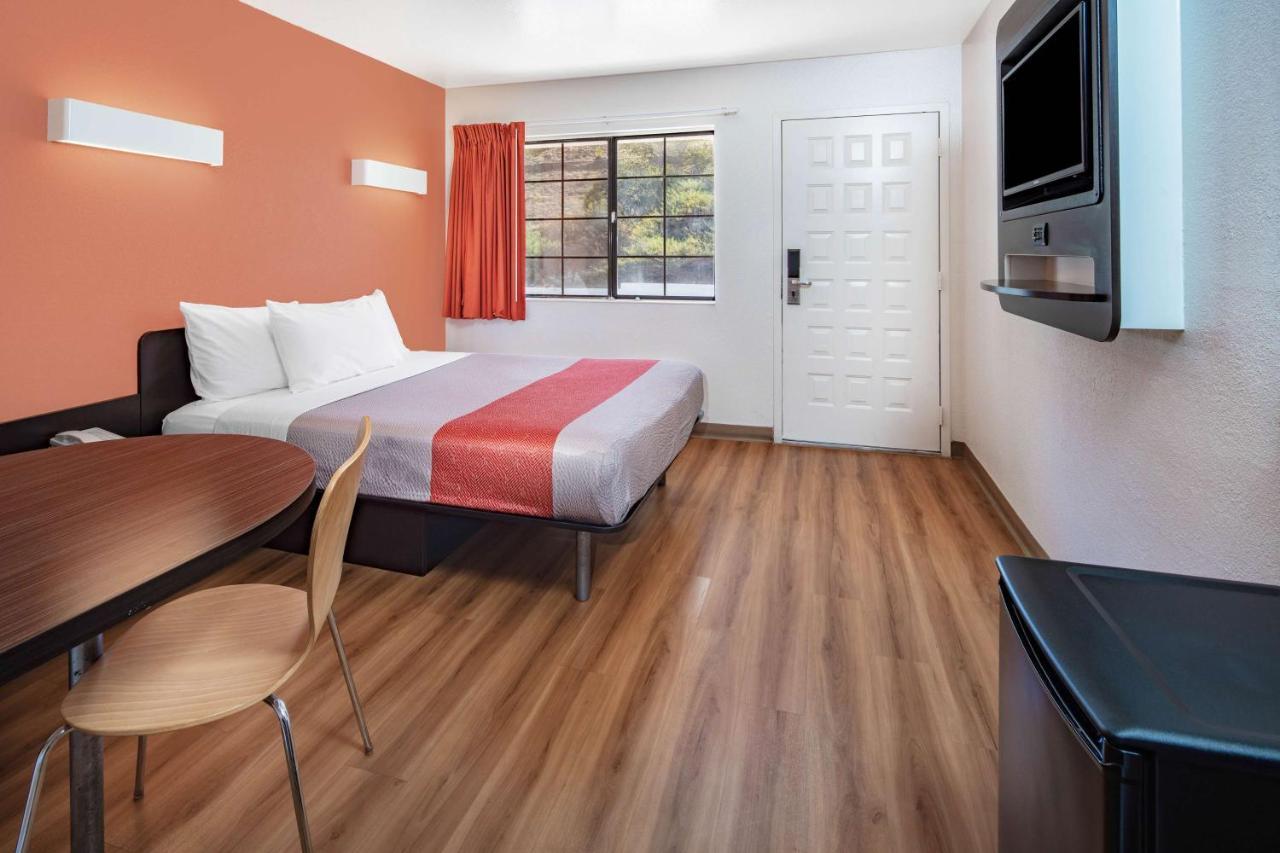 Motel 6-Thousand Oaks, Ca Ньюбери-Парк Экстерьер фото