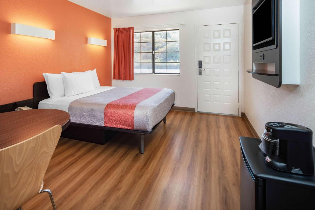 Motel 6-Thousand Oaks, Ca Ньюбери-Парк Экстерьер фото