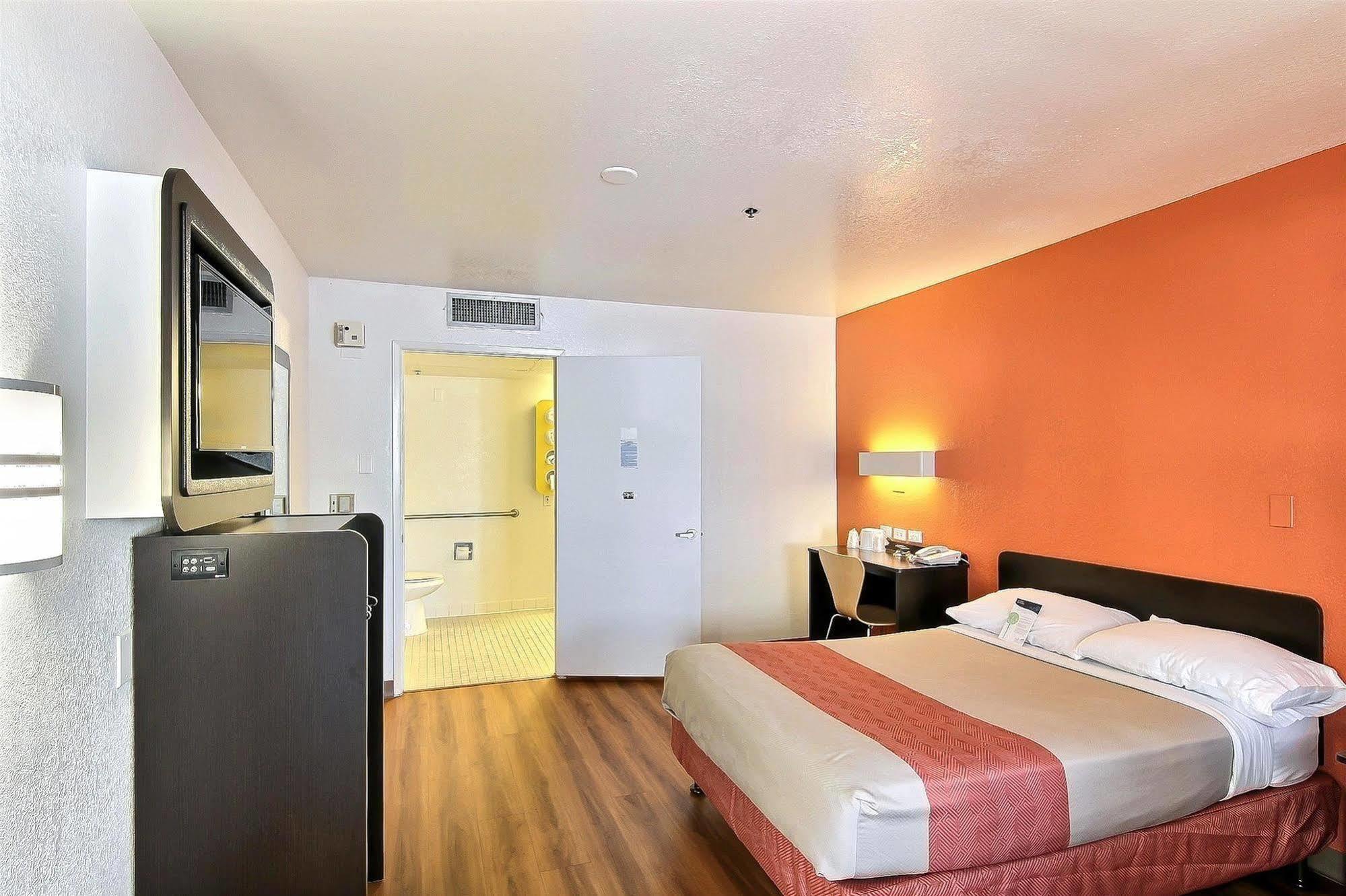 Motel 6-Thousand Oaks, Ca Ньюбери-Парк Экстерьер фото