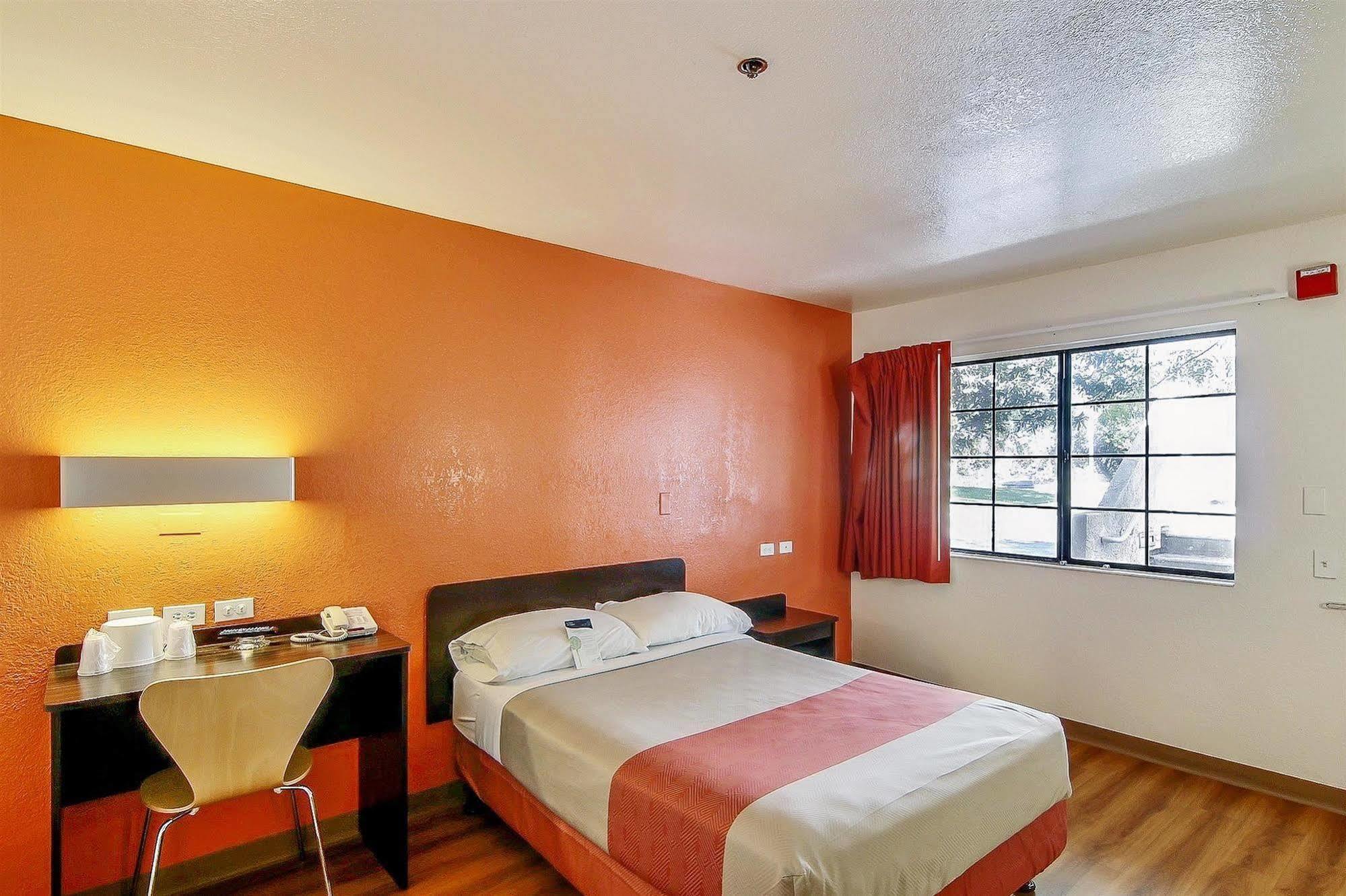 Motel 6-Thousand Oaks, Ca Ньюбери-Парк Экстерьер фото