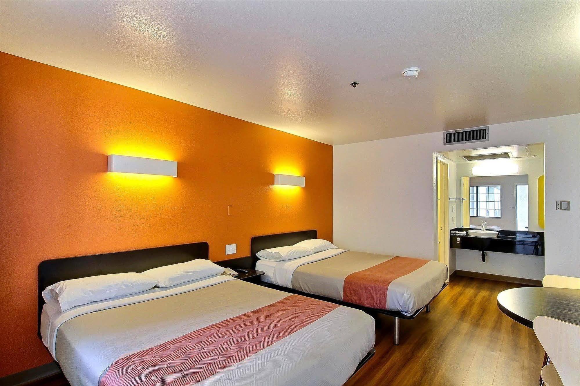 Motel 6-Thousand Oaks, Ca Ньюбери-Парк Экстерьер фото