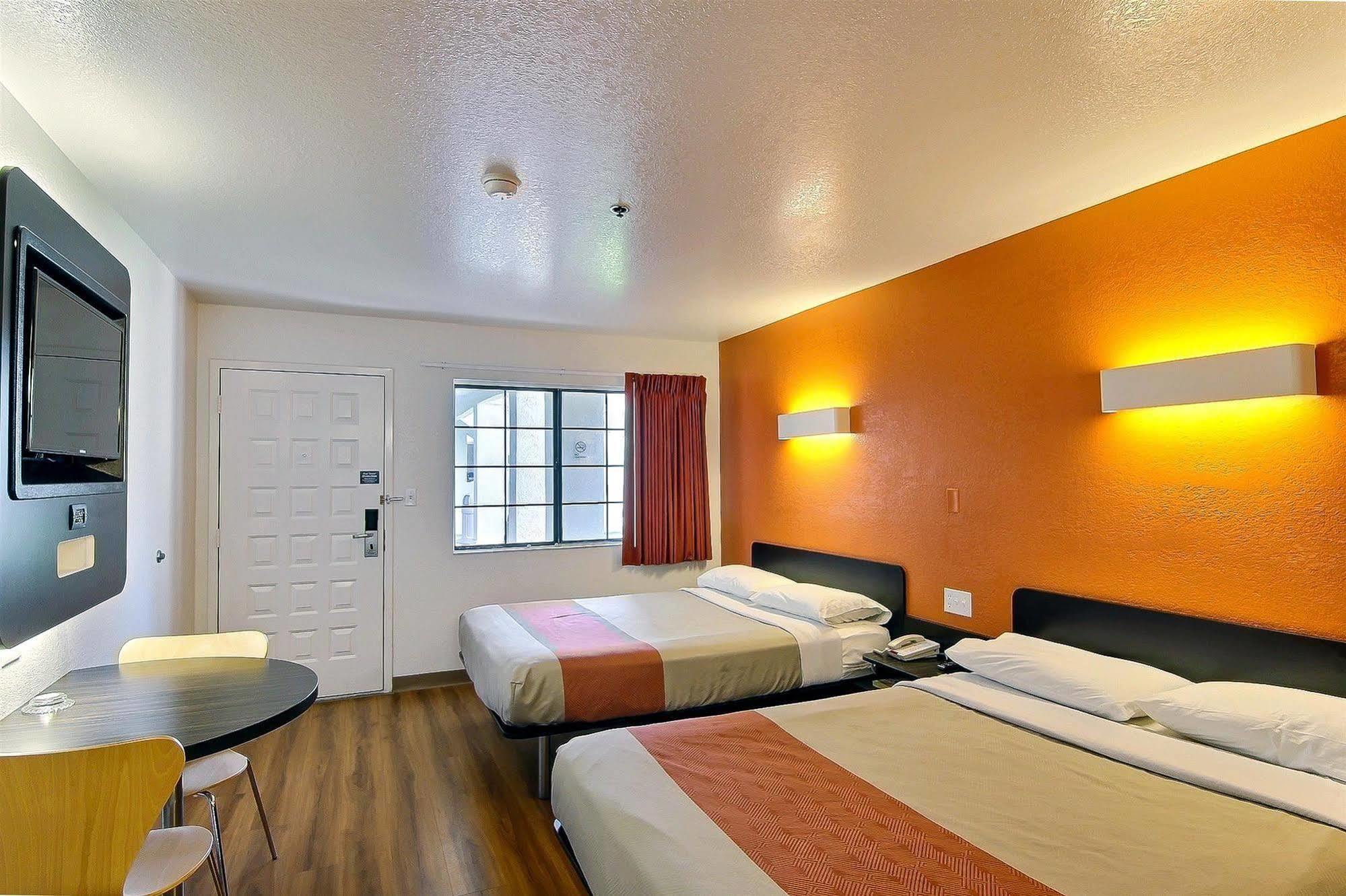 Motel 6-Thousand Oaks, Ca Ньюбери-Парк Экстерьер фото