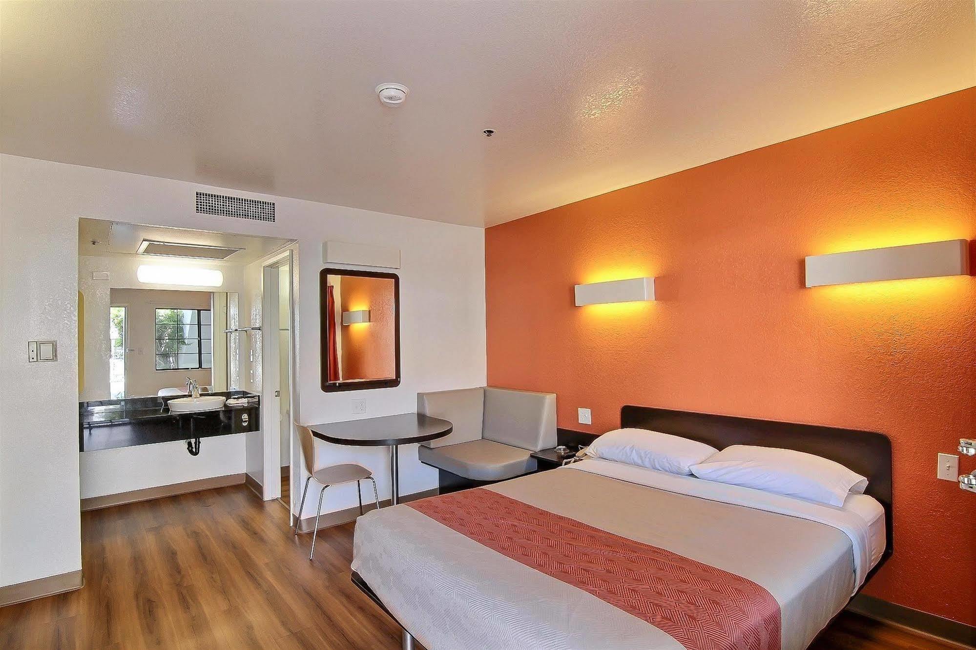 Motel 6-Thousand Oaks, Ca Ньюбери-Парк Экстерьер фото